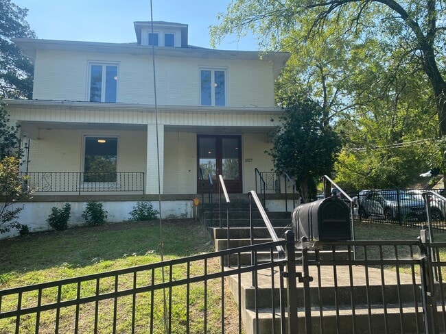 Photo - Vanderbilt Place - Wonderful Location 3 bedrooms/3 1/2 baths