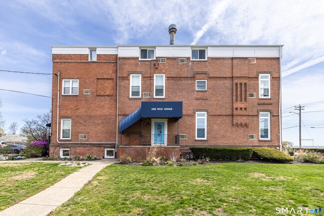 Building Photo - 1 Peck Ave Unit 11