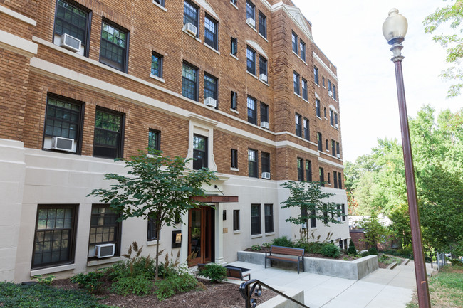 1900 Lamont - 1900 Lamont Apartments