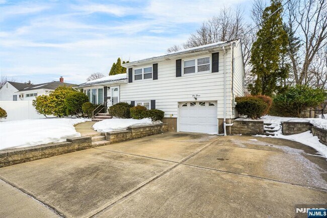 Photo - 111 Charles St