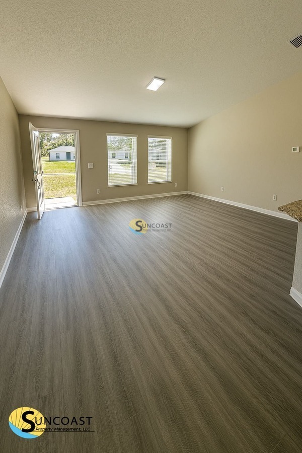 Photo - 10 Spruce Pl