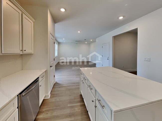 Photo - 50 Pointe Dr