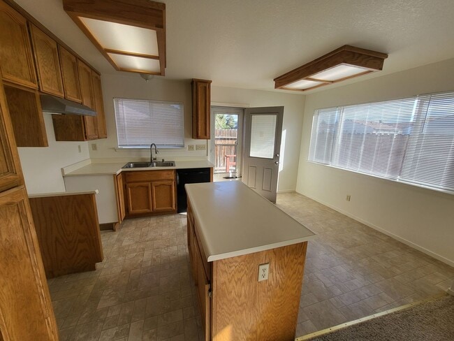 Photo - CAB0848>** Unit CAB0848-D