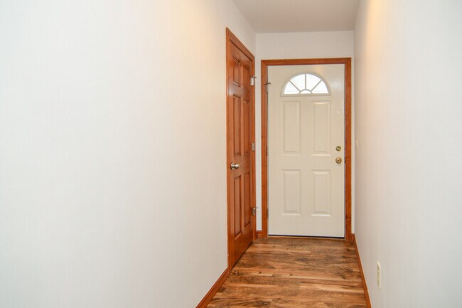Photo - 160 E River Dr