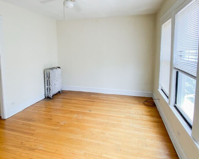 Photo - 526 W Cornelia Ave