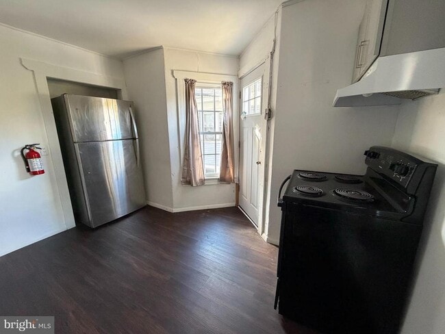 Building Photo - 112 W Main St Unit B