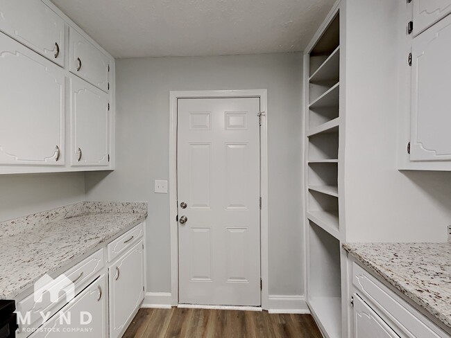 Photo - 392 Colchester Dr