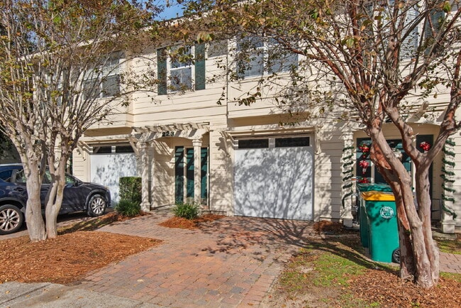 Photo - "Charming 3-Bedroom Townhouse Oasis in Destin!"