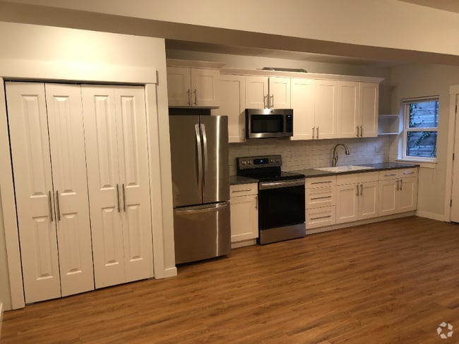 Building Photo - 1511 SW Dolph Ct Rental
