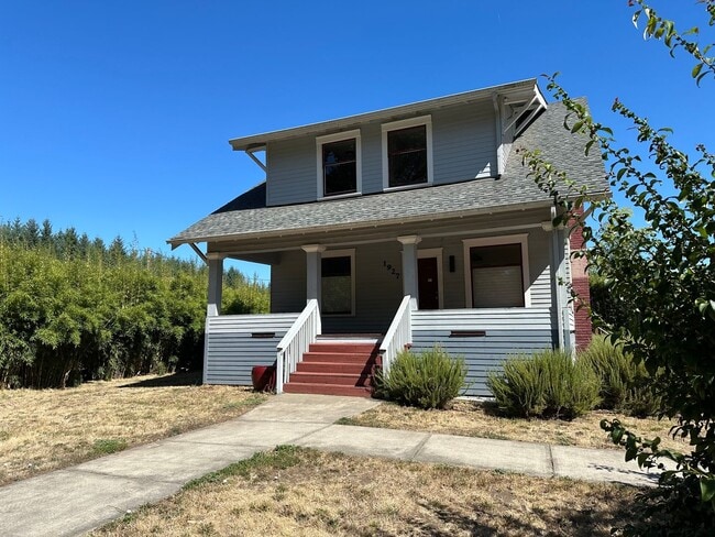 Building Photo - 4 Bedroom Home Just Outside Of Albany With...
