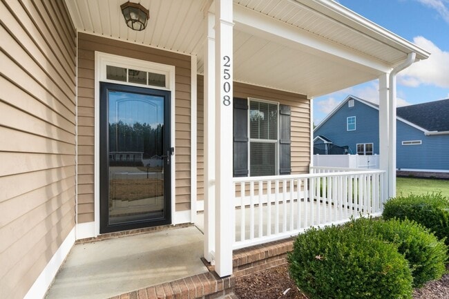Photo - 2508 Chelsea Dr NW