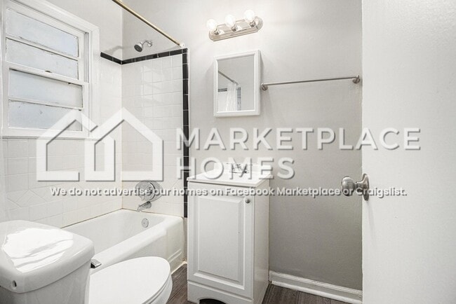 Photo - 876 Custer St