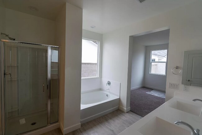 Photo - 640 E Vail Ln