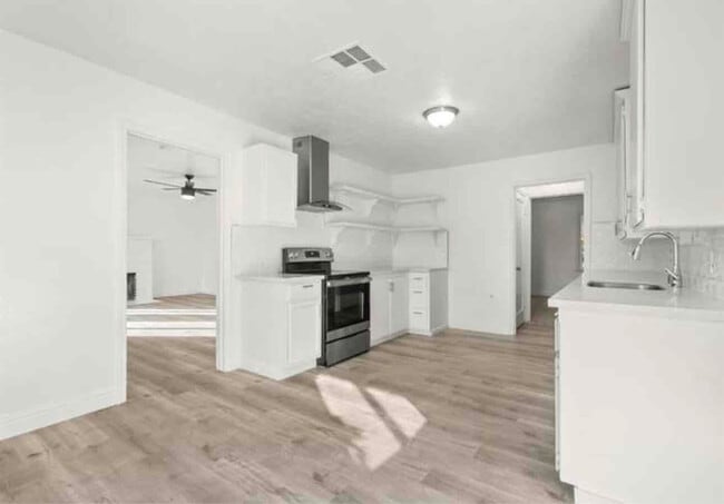 Photo - 1528 W Cortland Ave