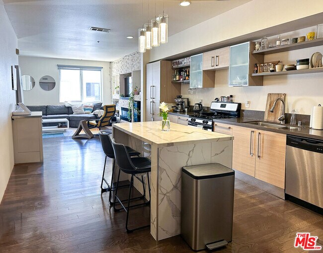 Photo - 1234 Wilshire Blvd Unidad 521 Rental