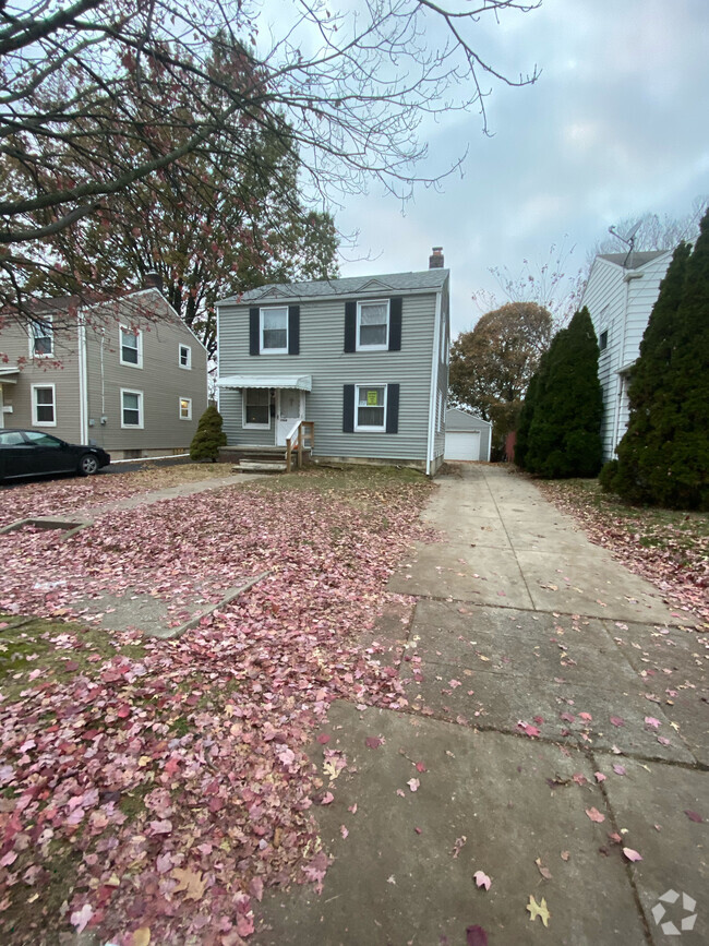 Building Photo - 1568 Redwood Ave Rental