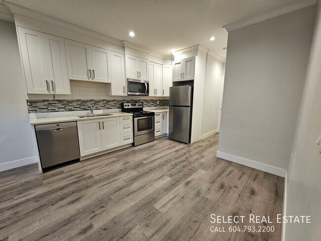 Photo - 5483-5188 188 St Unit 1