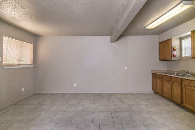 Photo - Courtyard Apartments - ALL UTILITIES INCLUDED