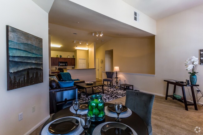 2BR, 2BA - Saenger - 1228 SF - Living Room