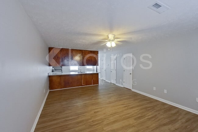 Photo - 168 Deer Pkwy