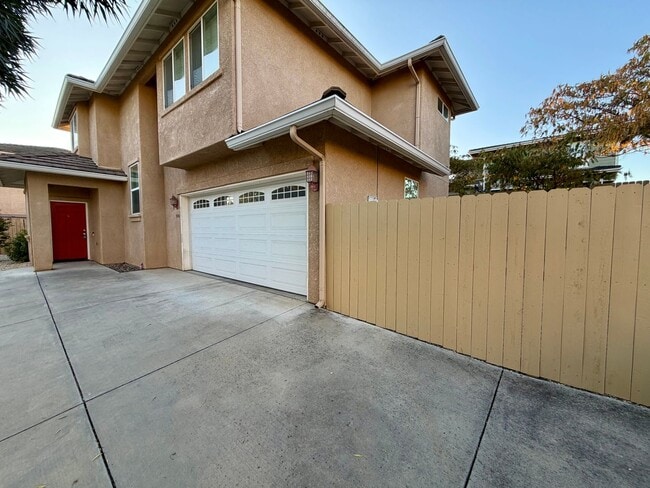 Photo - Beautiful 3 Bedroom 2.5 Bathroom Single Family Home Available 8/1/2026 **DO NOT DISTURB TENANTS**