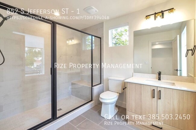 Photo - 852 Jefferson St W