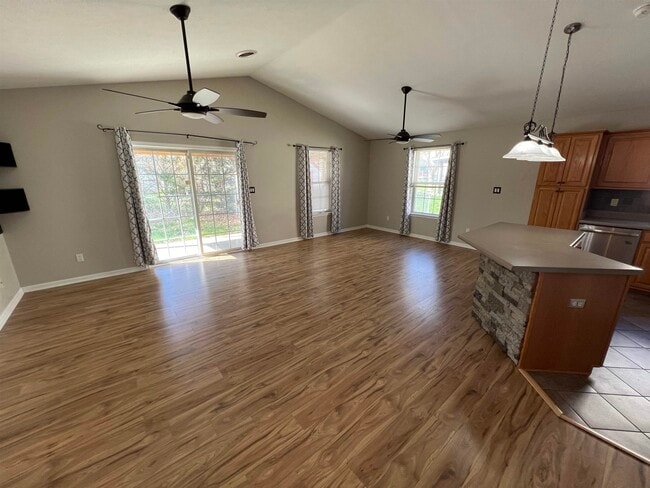 Photo - 85 Somerset Dr