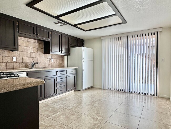 Photo - 913 W Atkins Ave Unit #B