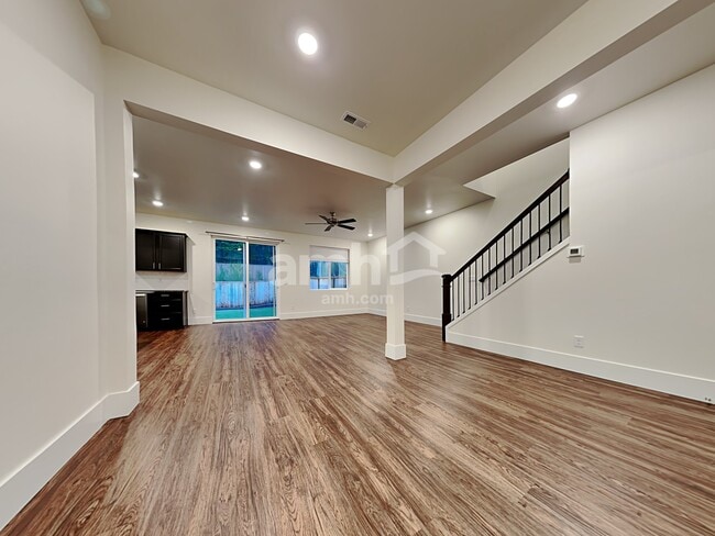 Photo - 9294 Shootingstar St SE