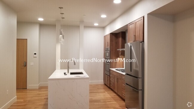 Building Photo - Luxury 1 Bedroom Condo at The Midtown Unit 604