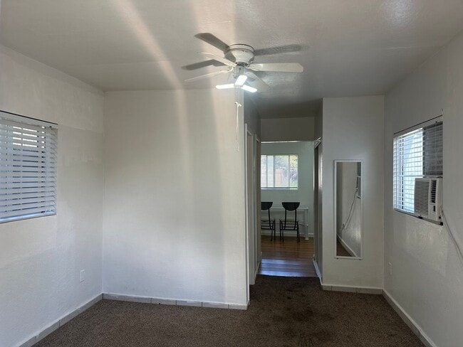 Photo - 0786 -- NEW AVE Unit C