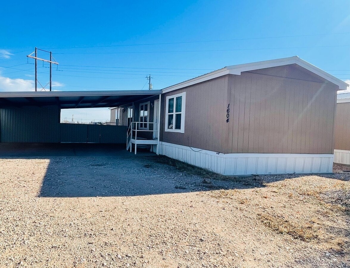 This home is a 2 Bedroom and 2 Bathroom, is all-electric, breakfast bar in kitchen, carpet, and l... - This home is a 2 Bedroom and 2 Bathroom, is all-electric, breakfast bar in kitchen, carpet, and l...