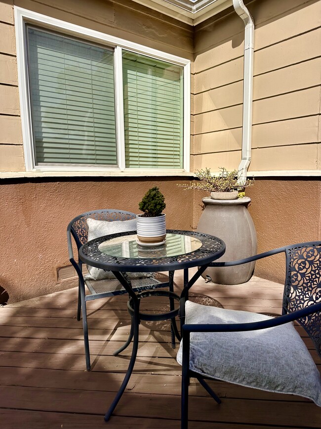 Photo - 915 N Los Robles Ave