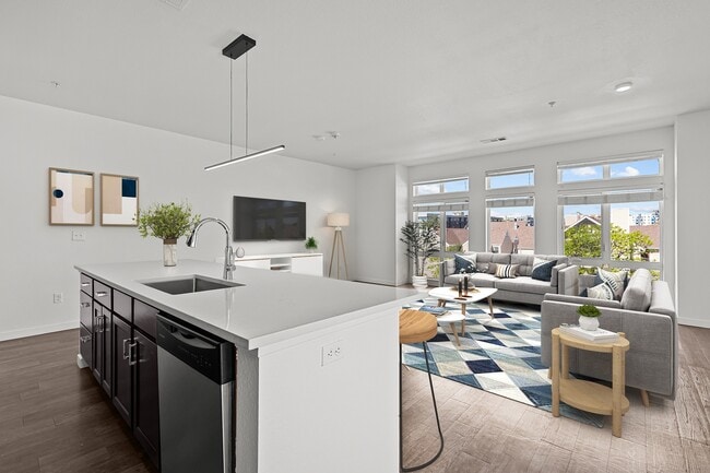 Building Photo - Wrenmoor LoHi