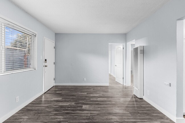 Photo - 925 E 19th St Unidad 02