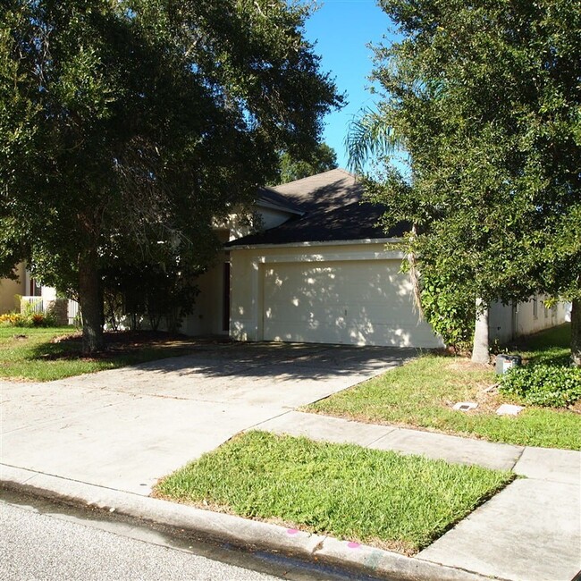 Four bedroom 2 bath home in Lake Bernadette - Four bedroom 2 bath home in Lake Bernadette