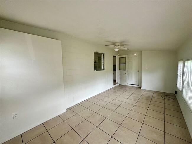 Photo - 1075 Lincoln Terrace