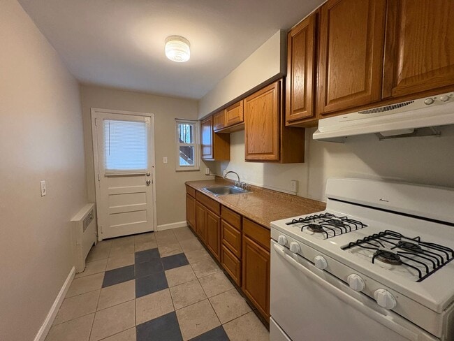 Photo - Spacious 1 Bedroom in Bellevue with Balcony and Garage space! Unidad 192 Apt 1