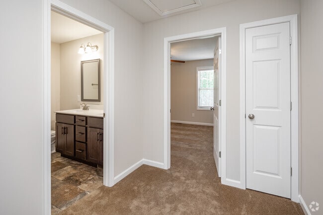 2BR, 1.5BA - 1,160SF - Hallway - The Retreat