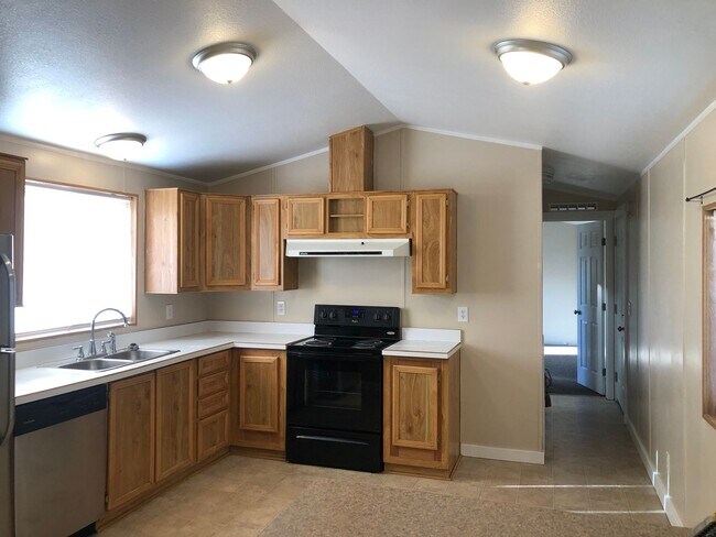 Photo - Great 2 Bedroom 1 Bathroom home in North Pointe!