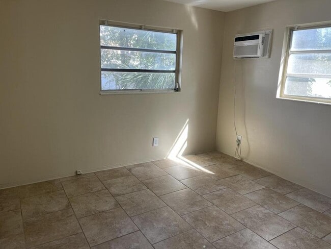 Photo - 2845 2nd Ave S