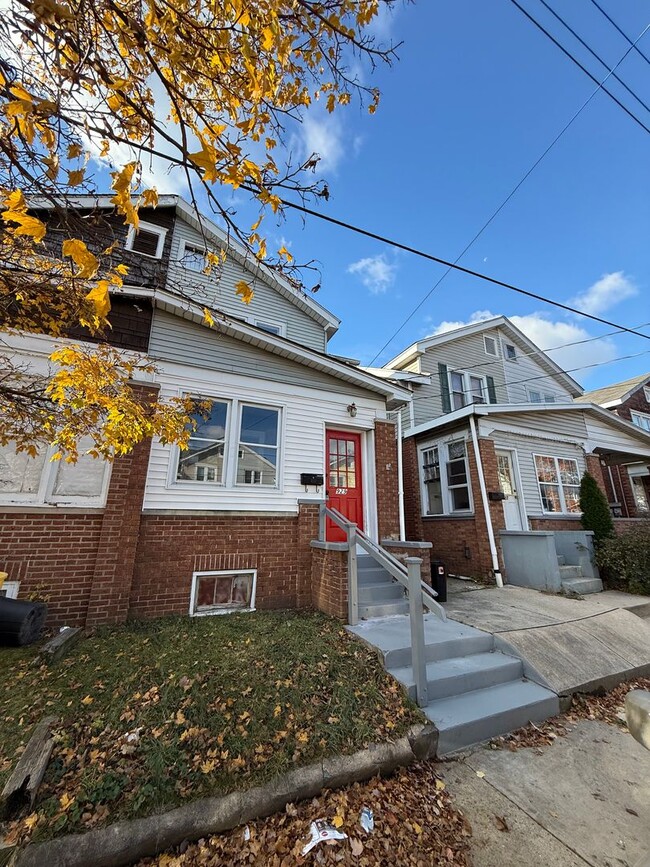 Photo - 929 Adeline St