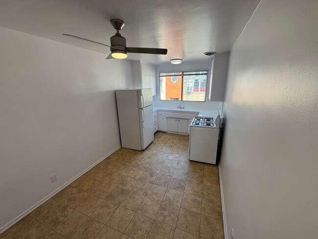 Photo - 5420 Russell Ave