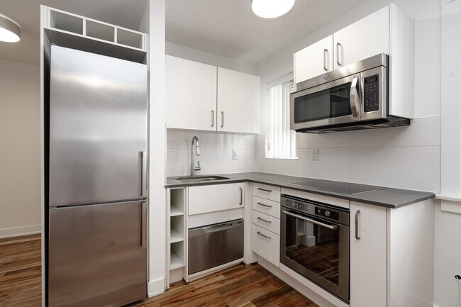 Building Photo - 54 Maitland St Unit 306