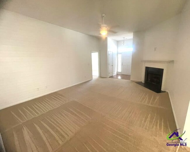 Photo - 208 Apple Ct