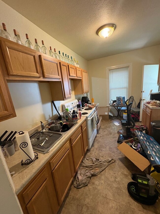 Photo - Campus Housing 3 Bed 1 Bath - Last Minute Availability! Steps from campus!