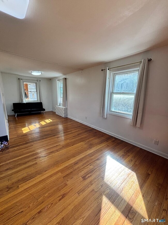 Photo - 394 Clintonville Rd