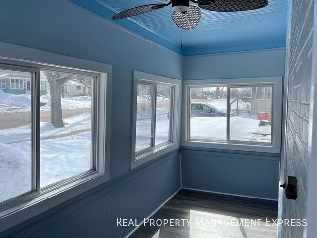 Photo - 115 S Grange Ave