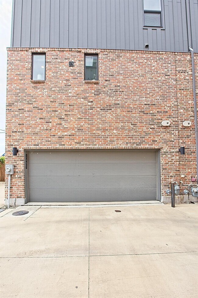 Photo - 1405 Bronson Ct