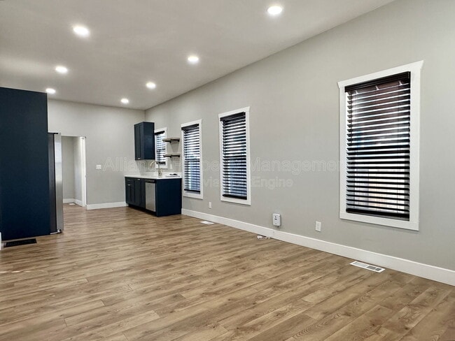 Photo - 823 Sahwatch St